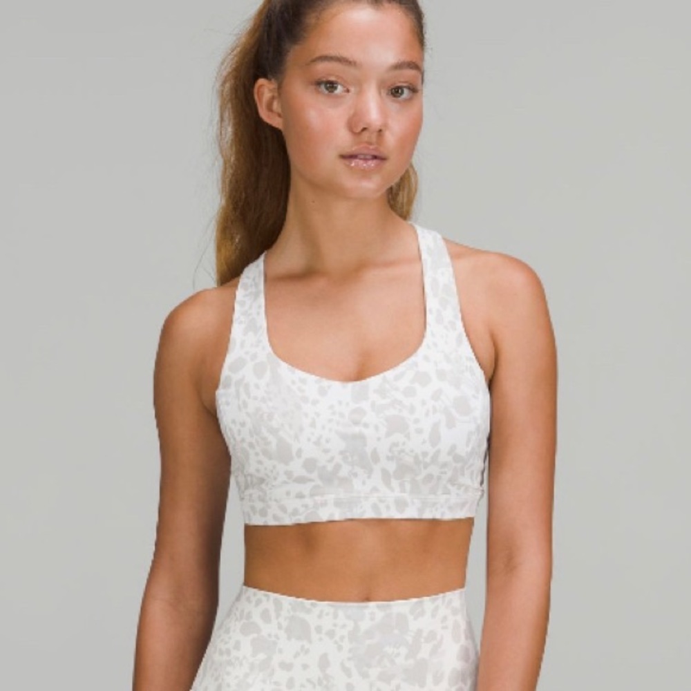 Lululemon Free to be Serene Cheetah Camo Antique White Multi Size 6